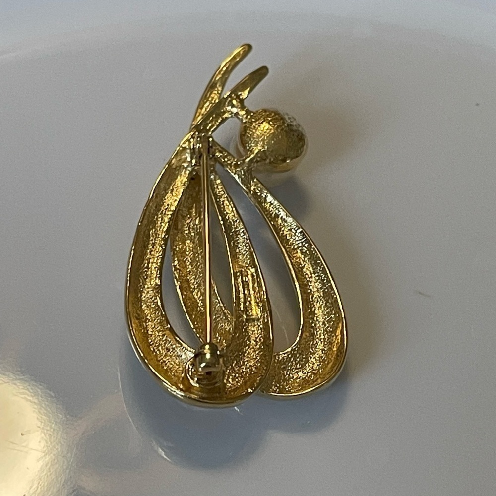 Signed Richelieu Pearl Brooch Pin - image 3